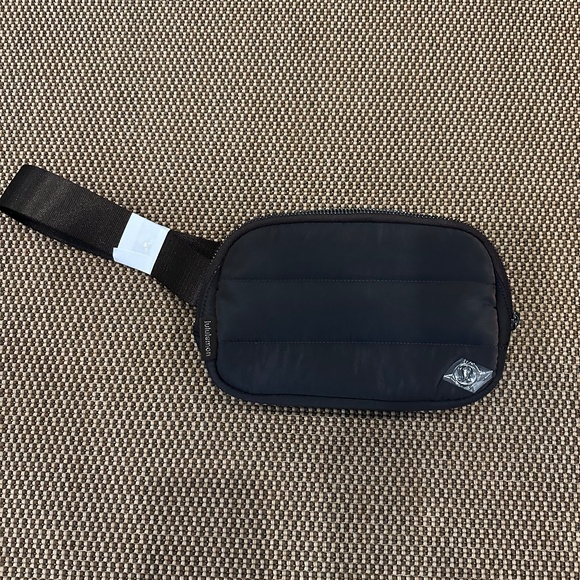 LULULEMON EVERYWHERE BELT BAG 1 LITRE PUFF IRREDESCENT - Picture 1 of 8